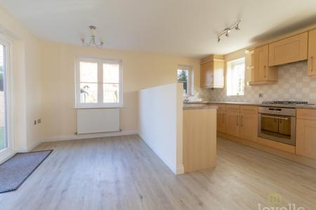 4 bedroom Detached house to let in Sunningdale Way, Gainsborough, DN21