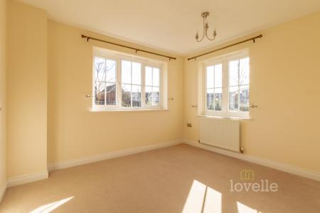 4 bedroom Detached house to let in Sunningdale Way, Gainsborough, DN21