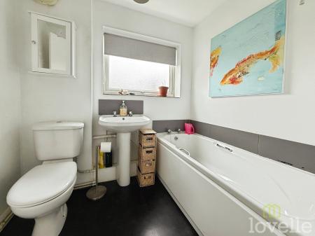 4 bedroom End of terrace house for sale in Riseholme Road, Gainsborough, DN21