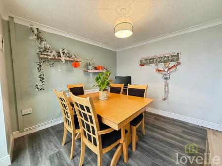 4 bedroom End of terrace house for sale in Riseholme Road, Gainsborough, DN21