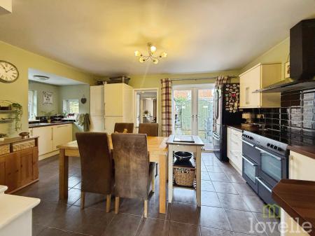 2 bedroom End of terrace house for sale in High Street, Blyton, DN21