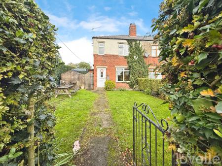 2 bedroom End of terrace house for sale in High Street, Blyton, DN21