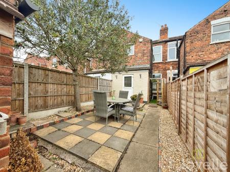 2 bedroom Terraced House for sale in Rectory Avenue, Gainsborough, DN21