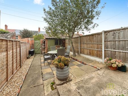 2 bedroom Terraced House for sale in Rectory Avenue, Gainsborough, DN21