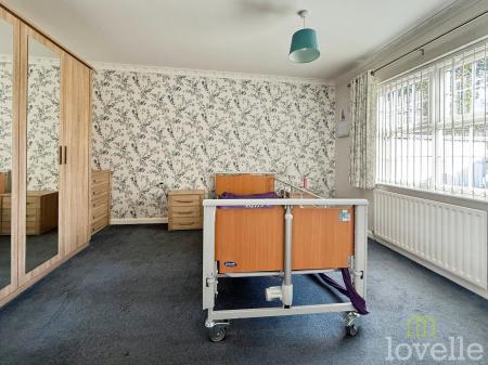 2 bedroom Semi-detached bungalow for sale in Bramley Court, Gainsborough, DN21