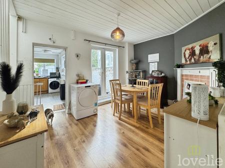 2 bedroom Terraced House for sale in North Street, Morton, DN21