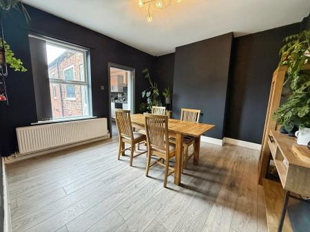 4 bedroom Semi-detached house for sale in Sandsfield Lane, Gainsborough, DN21