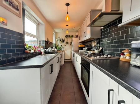 4 bedroom Semi-detached house for sale in Sandsfield Lane, Gainsborough, DN21