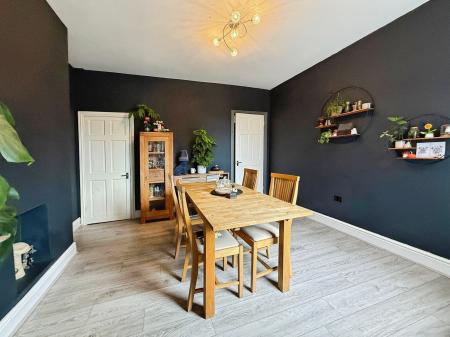 4 bedroom Semi-detached house for sale in Sandsfield Lane, Gainsborough, DN21