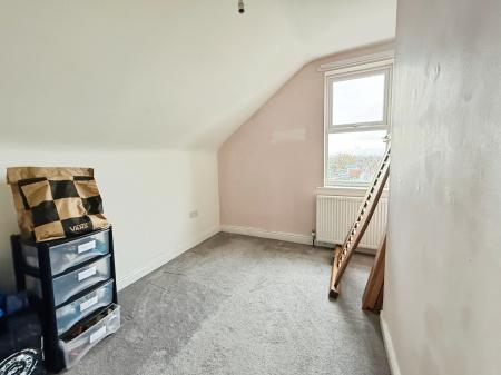 4 bedroom Semi-detached house for sale in Sandsfield Lane, Gainsborough, DN21