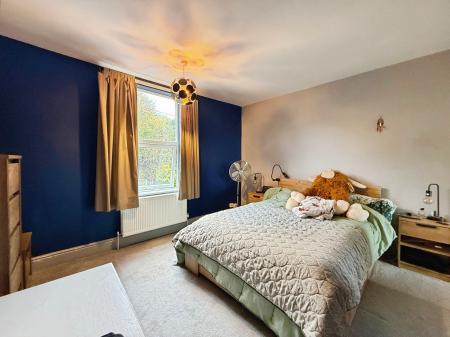 4 bedroom Semi-detached house for sale in Sandsfield Lane, Gainsborough, DN21