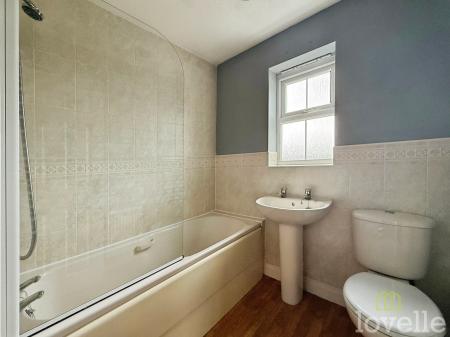 3 bedroom Semi-detached house for sale in The Holt, Gainsborough, DN21