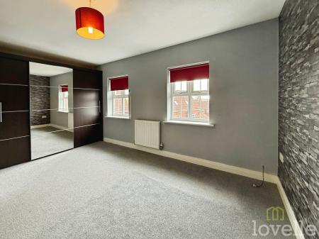 3 bedroom Semi-detached house for sale in The Holt, Gainsborough, DN21