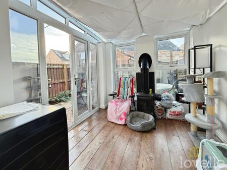 4 bedroom Semi-detached house for sale in Heron Drive, Gainsborough, DN21