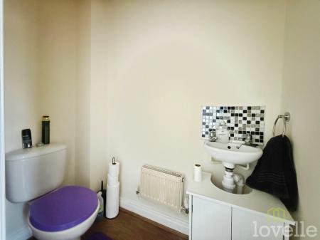 4 bedroom Semi-detached house for sale in Heron Drive, Gainsborough, DN21