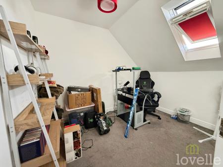 4 bedroom Semi-detached house for sale in Heron Drive, Gainsborough, DN21