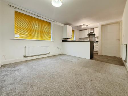 2 bedroom Flat to let in Brewster Road, Gainsborough, DN21