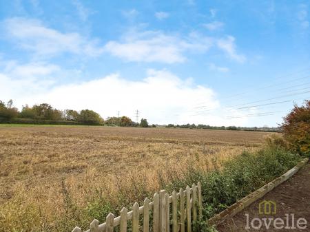 4 bedroom Detached bungalow for sale in Stockwith Road, Misterton, DN10