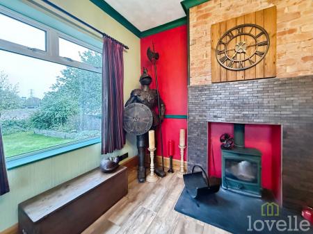 4 bedroom Detached bungalow for sale in Stockwith Road, Misterton, DN10