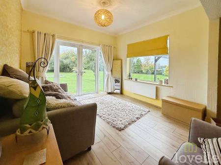 4 bedroom Detached bungalow for sale in Stockwith Road, Misterton, DN10