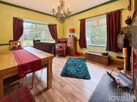 4 bedroom Detached bungalow for sale in Stockwith Road, Misterton, DN10