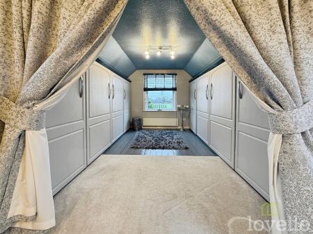 4 bedroom Detached bungalow for sale in Stockwith Road, Misterton, DN10