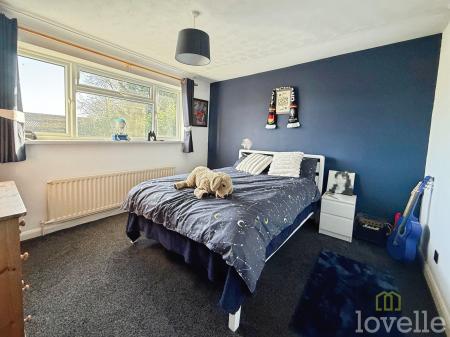 4 bedroom Detached house for sale in Morton Road, Laughton, DN21