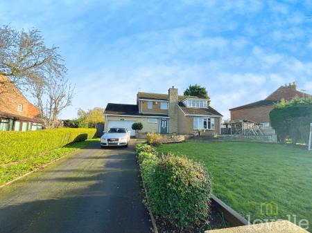 4 bedroom Detached house for sale in Morton Road, Laughton, DN21