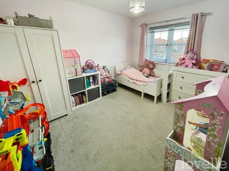 3 bedroom Semi-detached house for sale in Swale Drive, Gainsborough, DN21