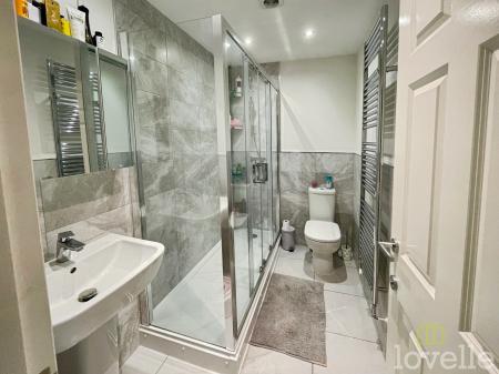 3 bedroom Semi-detached house for sale in Swale Drive, Gainsborough, DN21