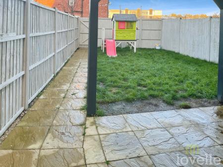 3 bedroom Semi-detached house for sale in Swale Drive, Gainsborough, DN21