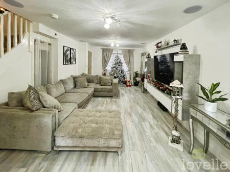 3 bedroom Semi-detached house for sale in Swale Drive, Gainsborough, DN21