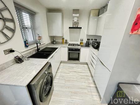 3 bedroom Semi-detached house for sale in Swale Drive, Gainsborough, DN21