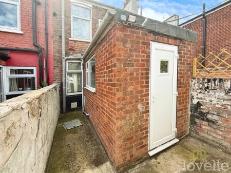 2 bedroom Terraced House to let in Waterworks Street, Gainsborough, DN21