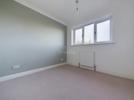 3 bedroom Semi-detached house to let in Pingle Close, Gainsborough, DN21