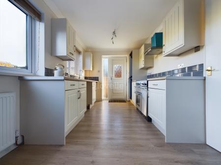 3 bedroom Semi-detached house to let in Pingle Close, Gainsborough, DN21