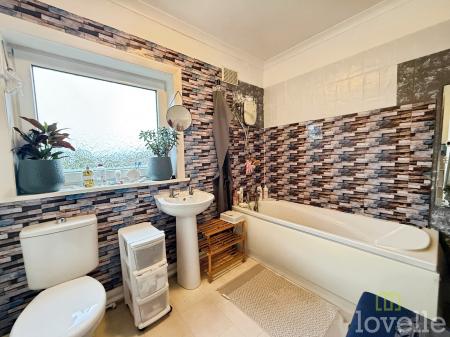 2 bedroom Semi-detached house for sale in Rowland Road, Scunthorpe, DN16