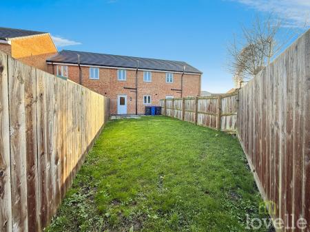 3 bedroom Town house for sale in Alderton Chase, Gainsborough, DN21