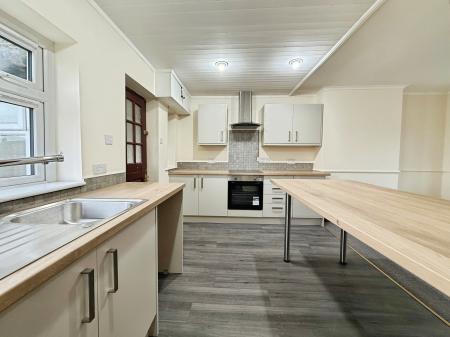 3 bedroom Semi-detached house to let in Laycock Avenue, Gringley on the Hill, DN10