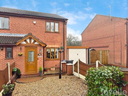 2 bedroom Semi-detached house for sale in Swallow Close, Gainsborough, DN21