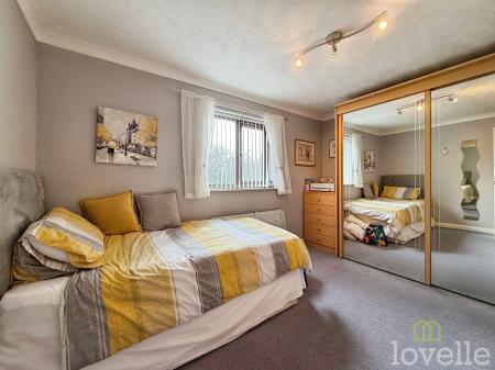 2 bedroom Semi-detached house for sale in Swallow Close, Gainsborough, DN21