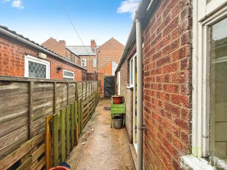 2 bedroom Terraced House for sale in Stanley Street, Gainsborough, DN21