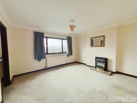 2 bedroom Flat for sale in Warren Close, Gainsborough, DN21