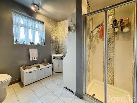 3 bedroom Semi-detached house for sale in Middlefield Lane, Gainsborough, DN21