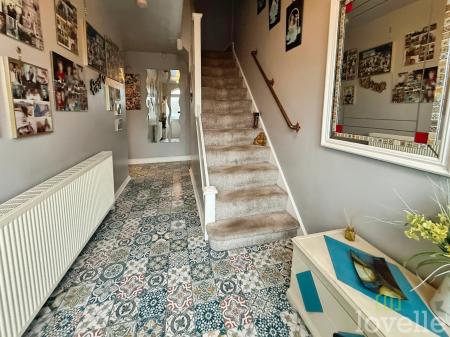 3 bedroom Semi-detached house for sale in Middlefield Lane, Gainsborough, DN21