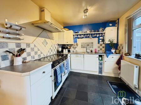 3 bedroom Semi-detached house for sale in Middlefield Lane, Gainsborough, DN21
