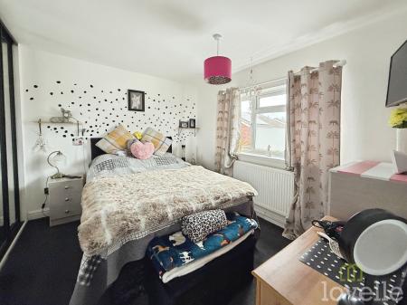 2 bedroom Terraced House for sale in Laurel Close, Gainsborough, DN21
