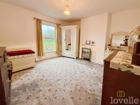 3 bedroom Detached house for sale in Newbigg, Westwoodside, DN9