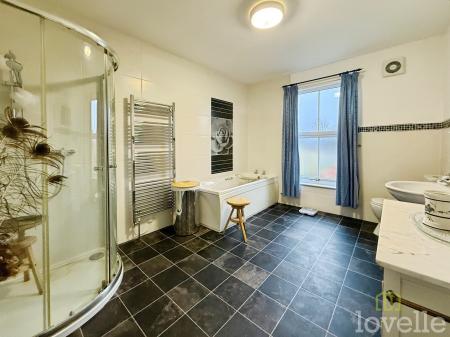 3 bedroom Detached house for sale in Newbigg, Westwoodside, DN9