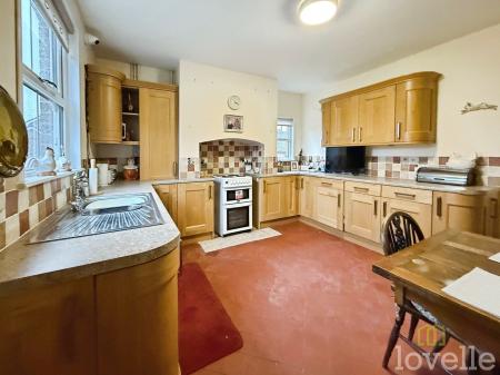 3 bedroom Detached house for sale in Newbigg, Westwoodside, DN9